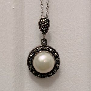 Pearl Pendant Necklace